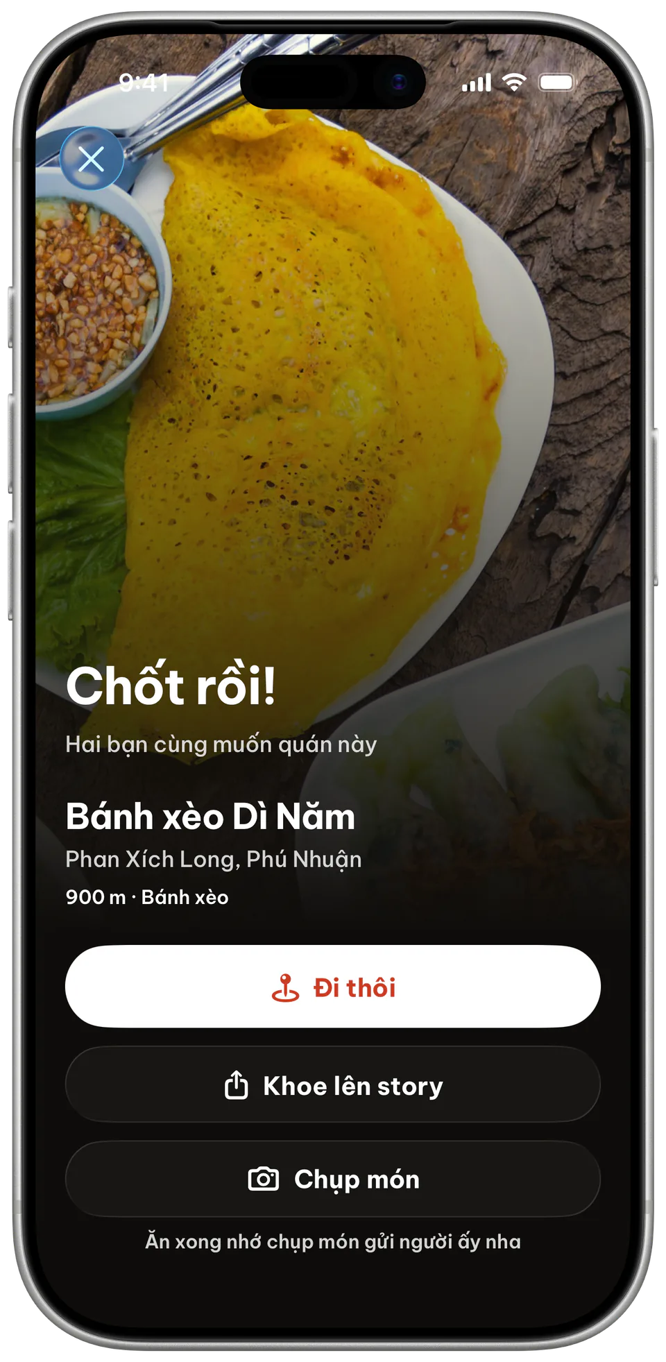 Màn hình Chốt rồi! của app: hai bạn cùng muốn Bánh xèo Dì Năm, với các nút Đi thôi, Khoe lên story và Chụp món.